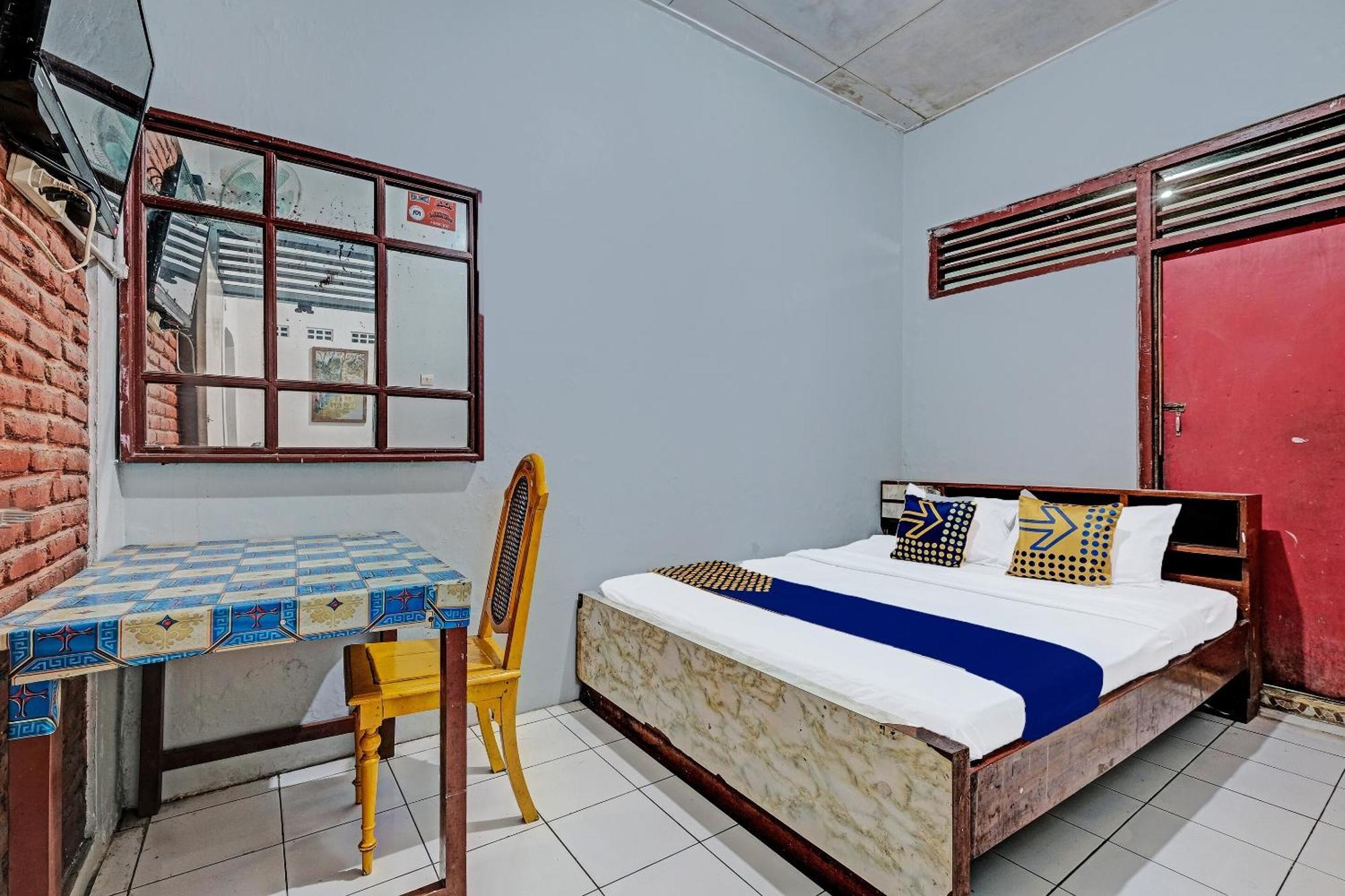 Spot On 91915 Homestay Superman Джокьякарта Экстерьер фото