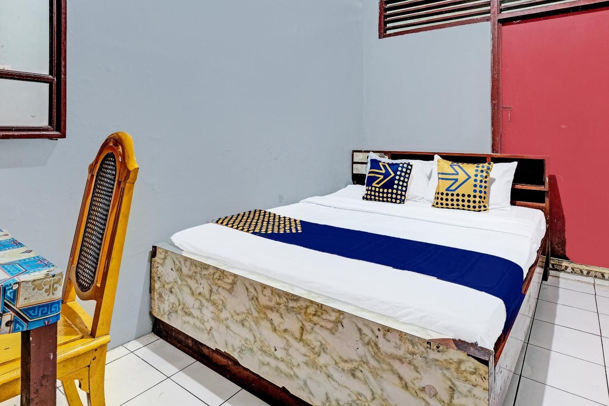 Spot On 91915 Homestay Superman Джокьякарта Экстерьер фото